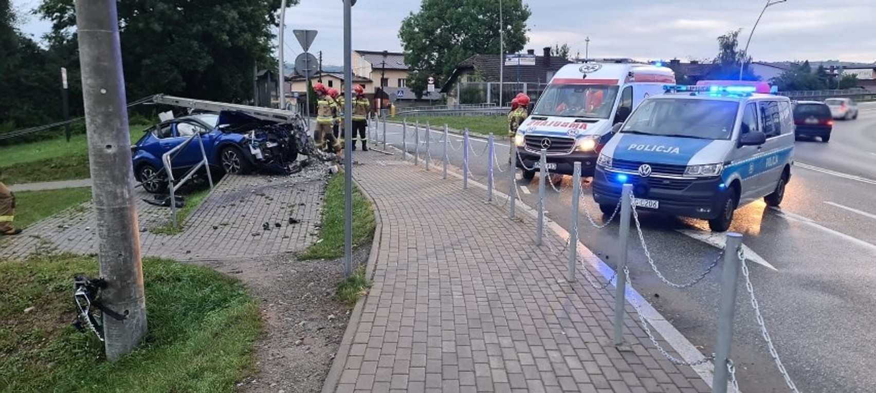 Poważny wypadek w Nowym Sączu. Te zdjęcia przemawiają do wyobraźni