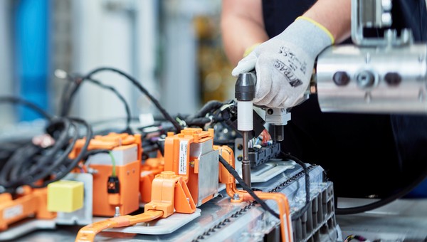 KE otwiera drogę do wsparcia produkcji baterii samochodowych