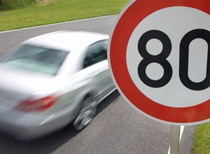 Wcale nie 120 i 140 km na godz. Na ekspresówkach i autostradach jest dużo wyjątków. Mamy listę