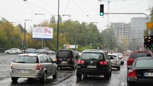 Jak bezpiecznie skręcać w lewo