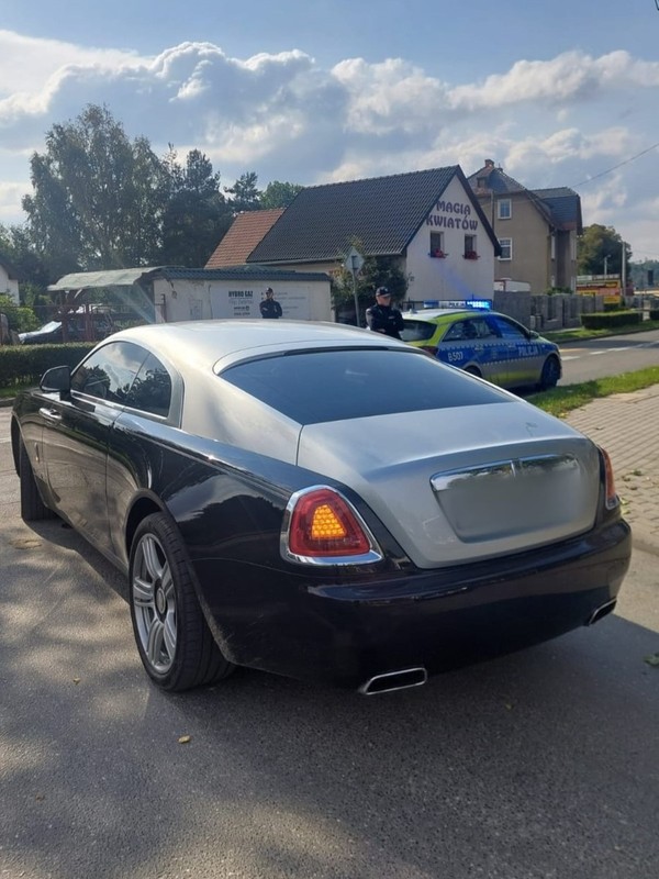 Wrocławscy policjanci zatrzymali mężczyznę, który ukradł Rolls-Royce'a wartego 1 mln zł