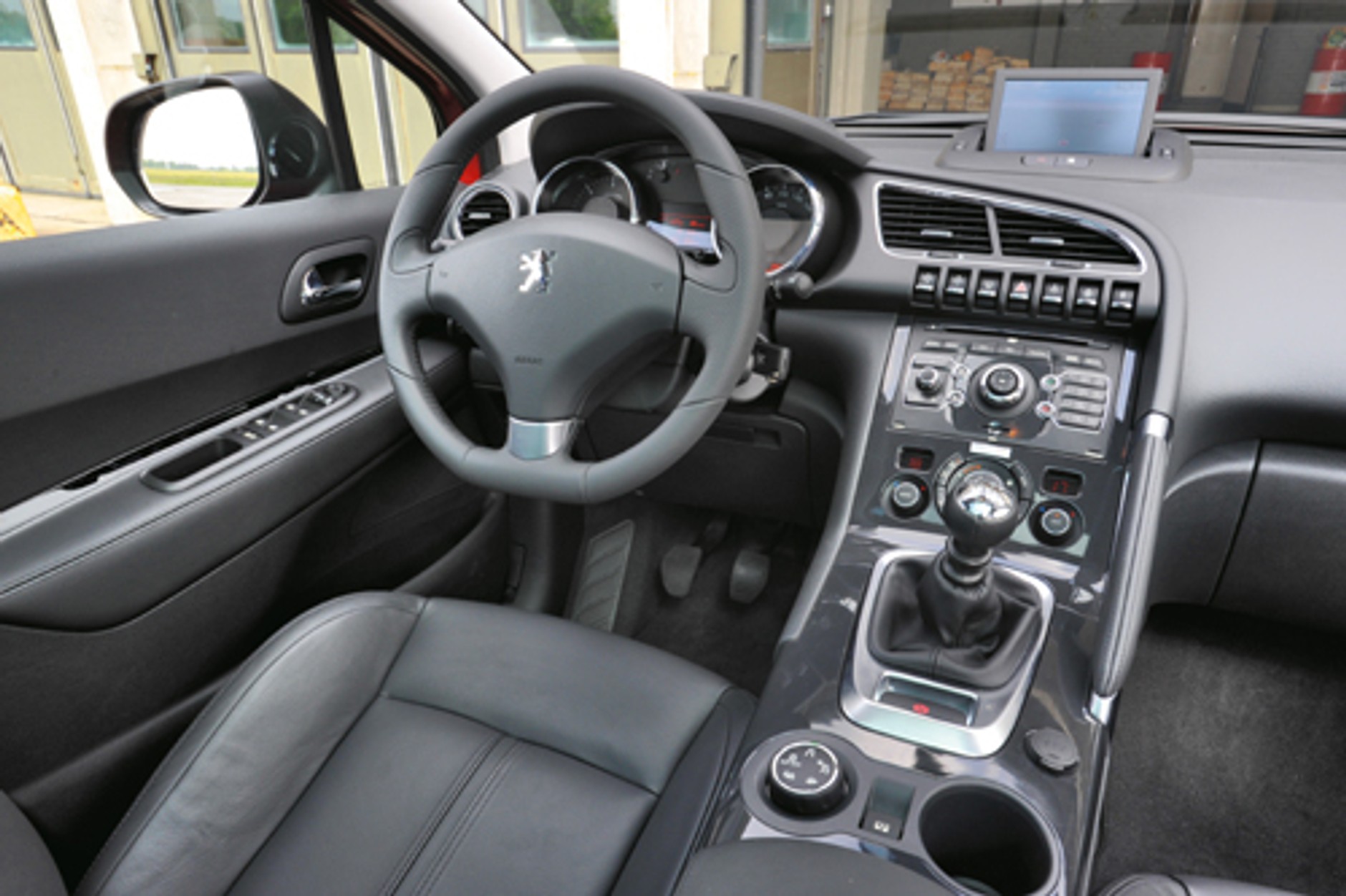 Peugeot 3008 2.0 HDI - Pozycjonowany pomiędzy klasami