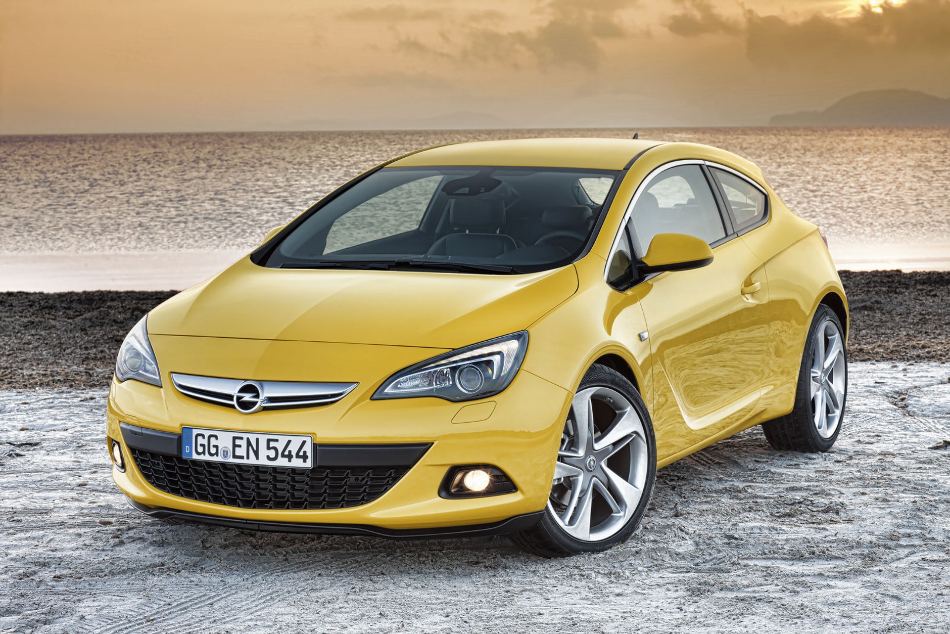 Opel Astra GTC tuż przed premierą