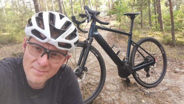 Elektryczny gravel – po co komu taki rower? Testowałem go – oto jego wady i zalety