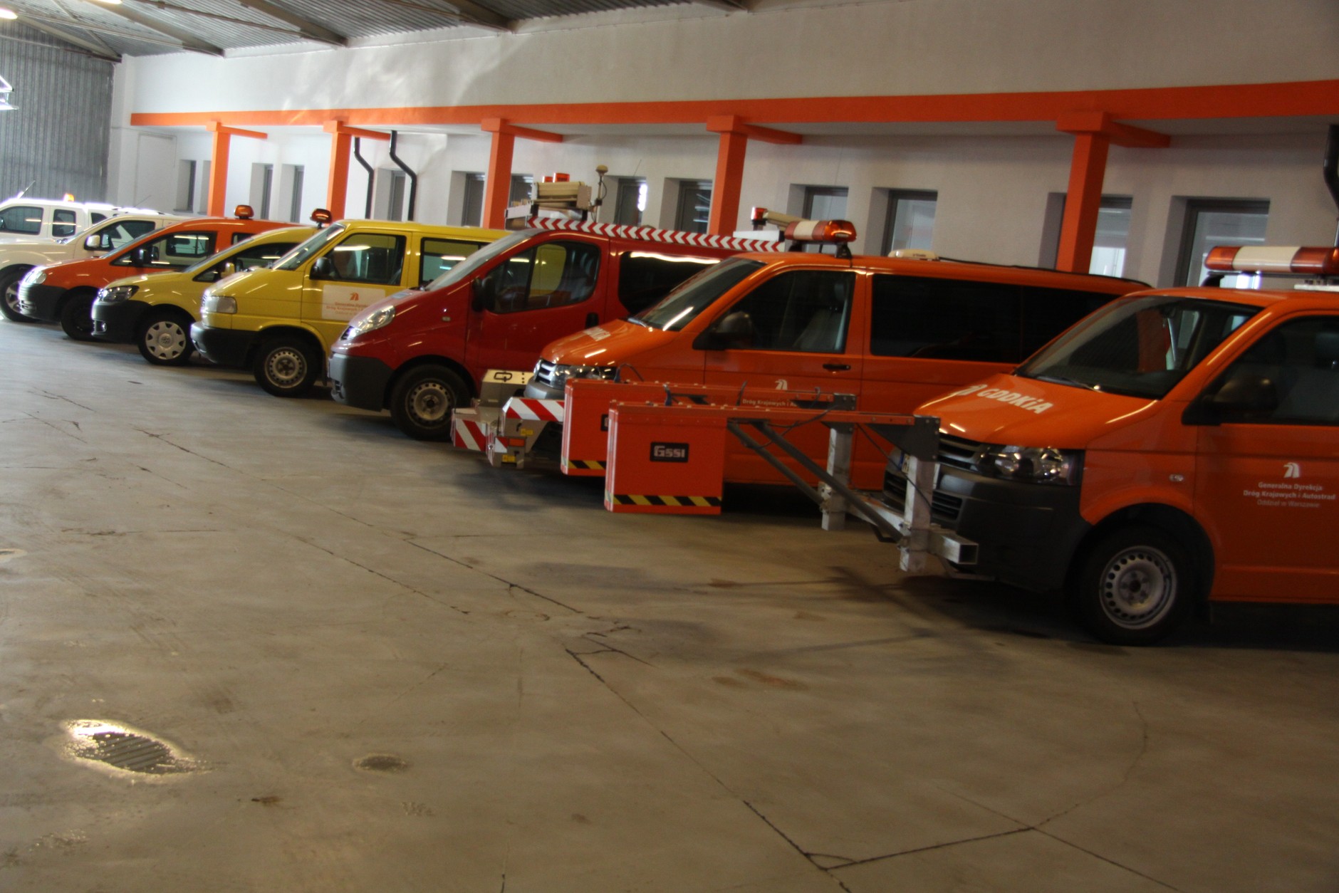 Pojazdy wykorzystywane przez laboratoria drogowe GDDKiA