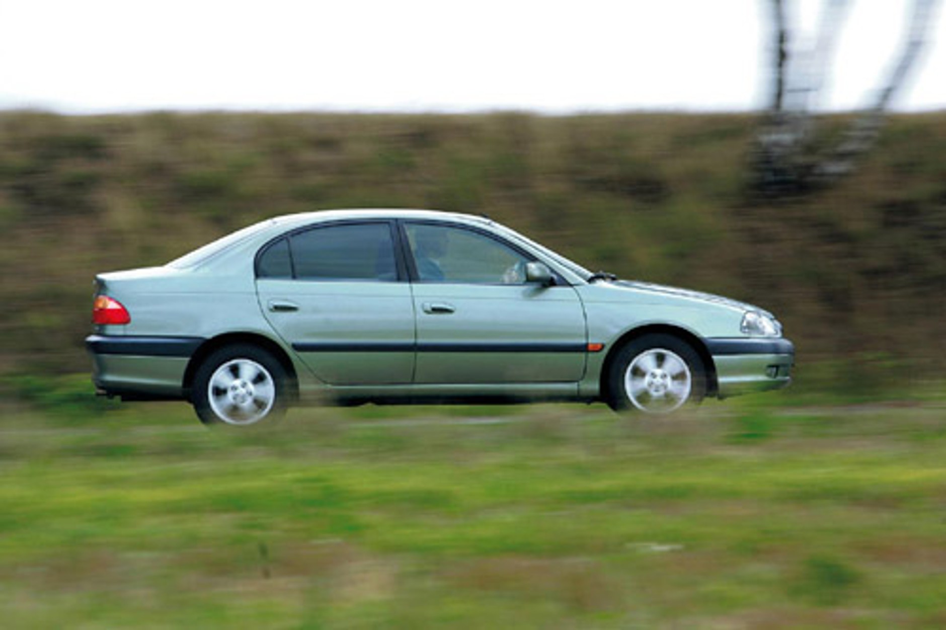 Honda Accord, Mazda 626, Nissan Primera, Toyota Avensis - Mocarze klasy średniej