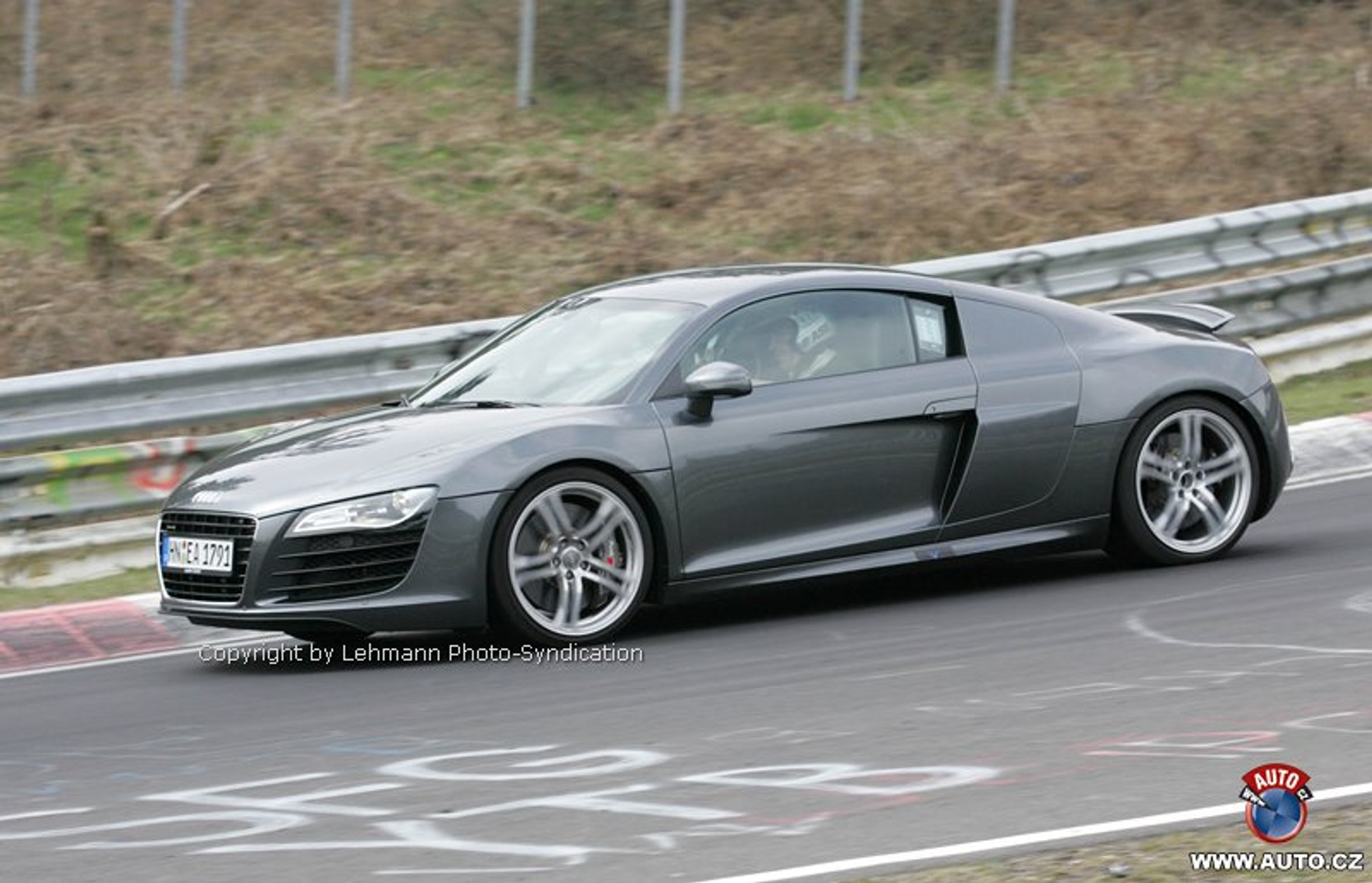 Zdjęcia szpiegowskie: nowe Audi RS8 spłonęło na Nürburgringu