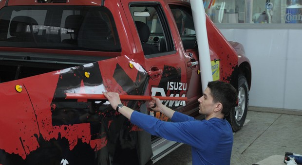 Jak skutecznie zabezpieczyć lakier terenówki?