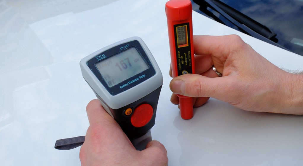 Jak prawidłowo zmierzyć grubość lakieru?