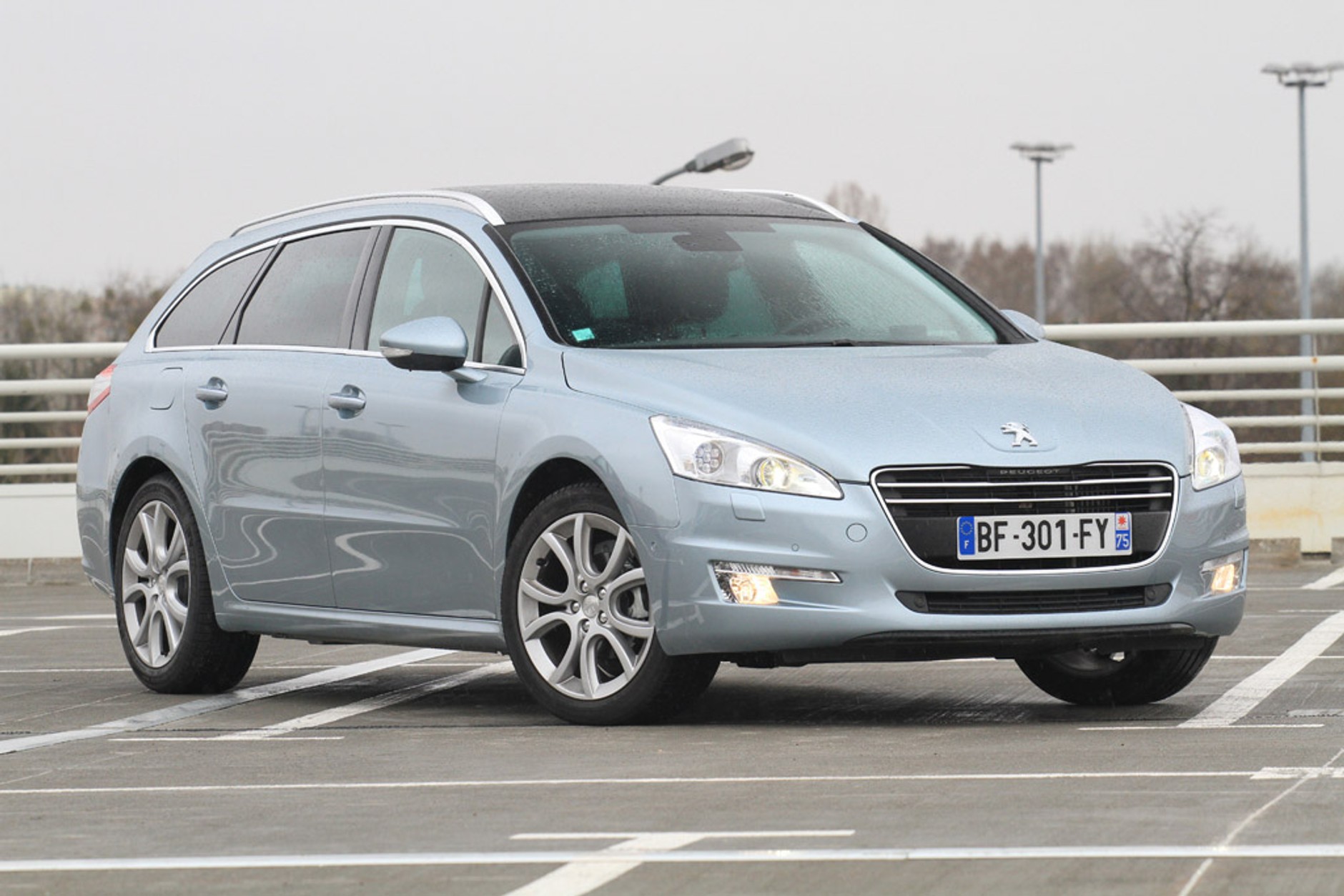 Peugeot 508 SW kontra Renault Laguna Grandtour: wybierasz styl czy funkcjonalność?