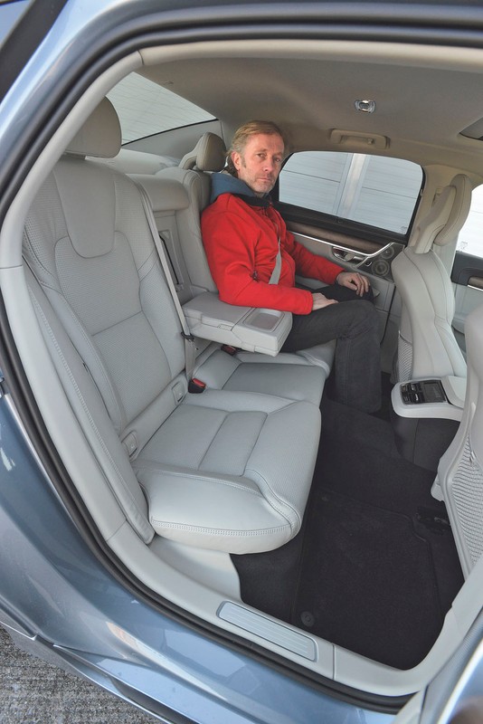 Volvo S90 D4