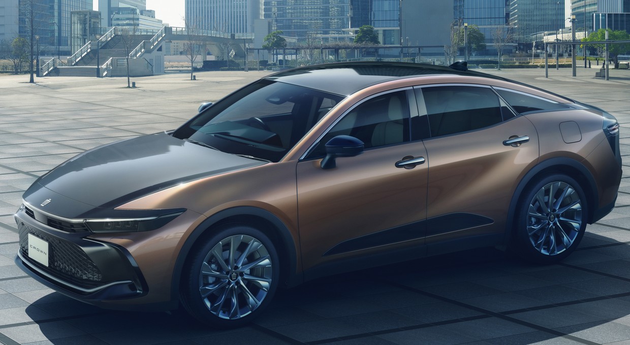 Po 67 latach powraca Toyota Crown. Czy trafi także do Polski?