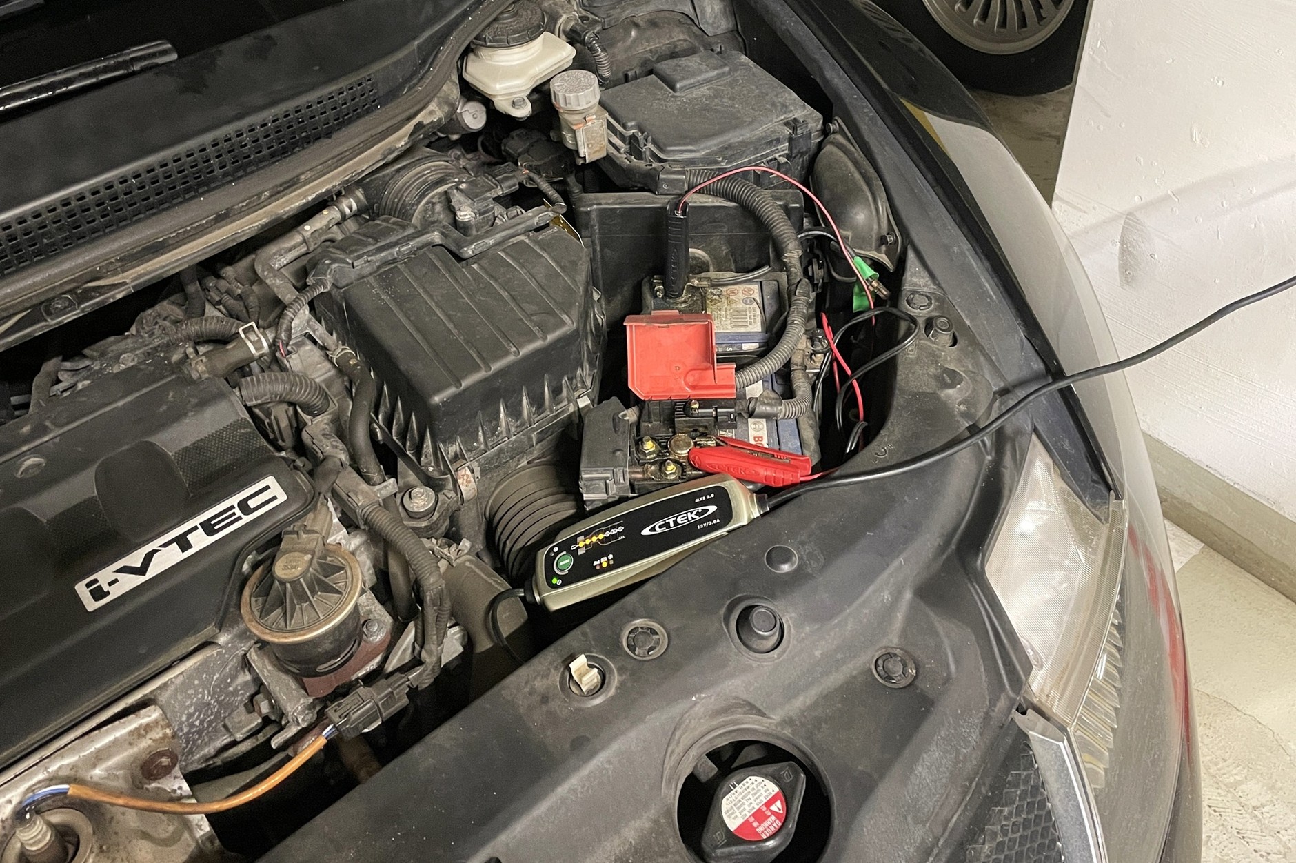 Ładowanie akumulatora prostownikiem