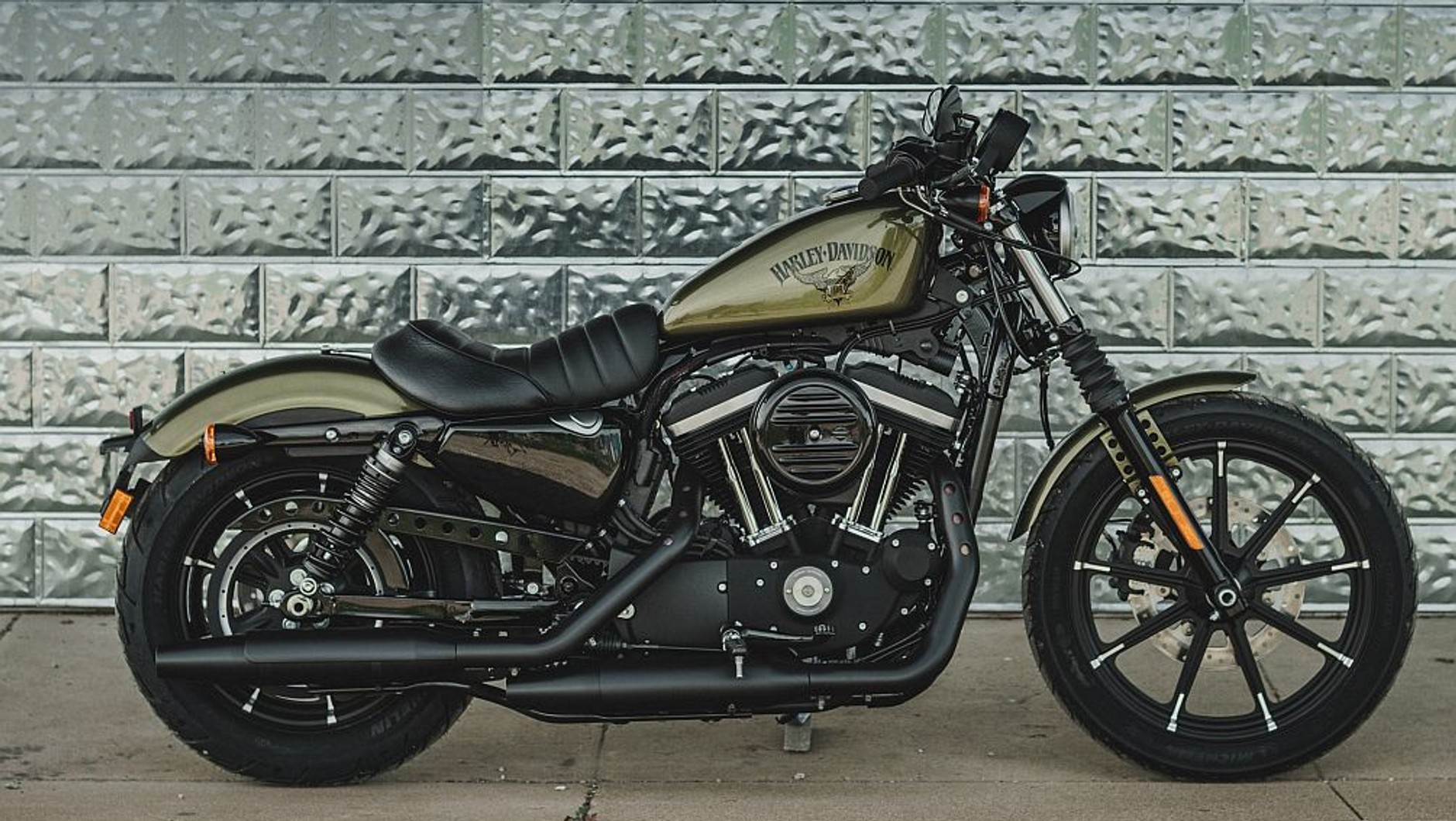 Harley-Davidson Sportster Iron 883