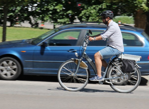 W dużych miastach Polacy chętnie zamieniają auta na inne środki transportu