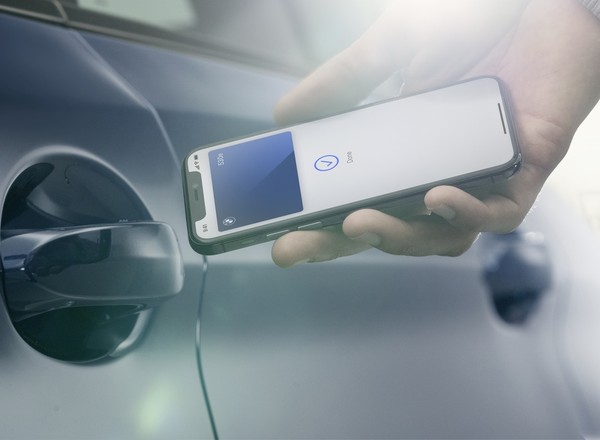 Telefon zamiast kluczyka, czyli iPhone do otwarcia BMW