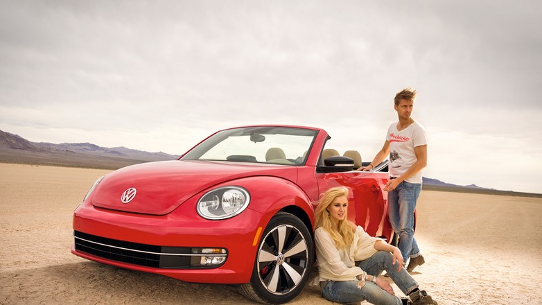 Volkswagen Beetle Cabriolet na wiosnę