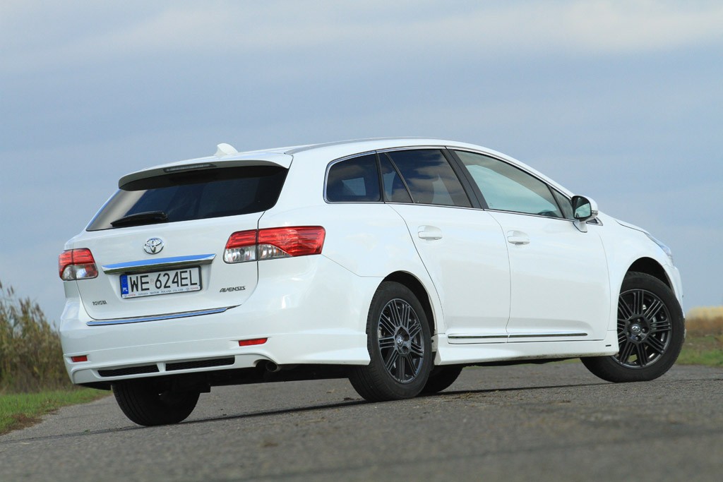 Test Toyoty Avensis Kombi 2.0 D-4D: rodzinnie i sportowo