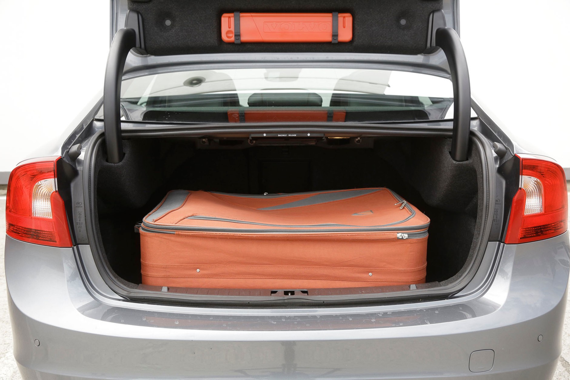 Volvo S60 D4 AWD Cross Country - sedan na szczudłach