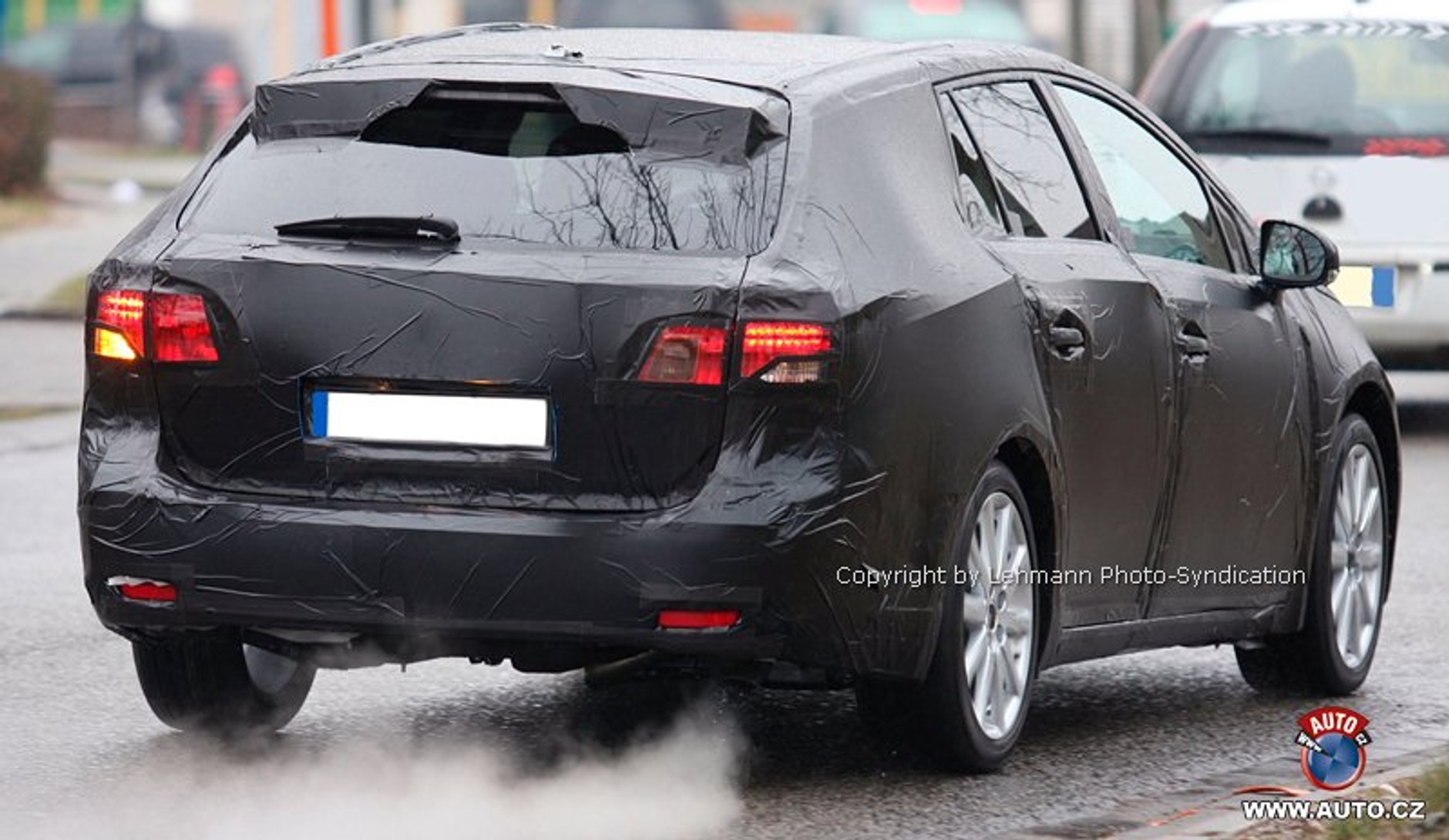 Zdjęcia szpiegowskie: Toyota Avensis Combi i Sedan