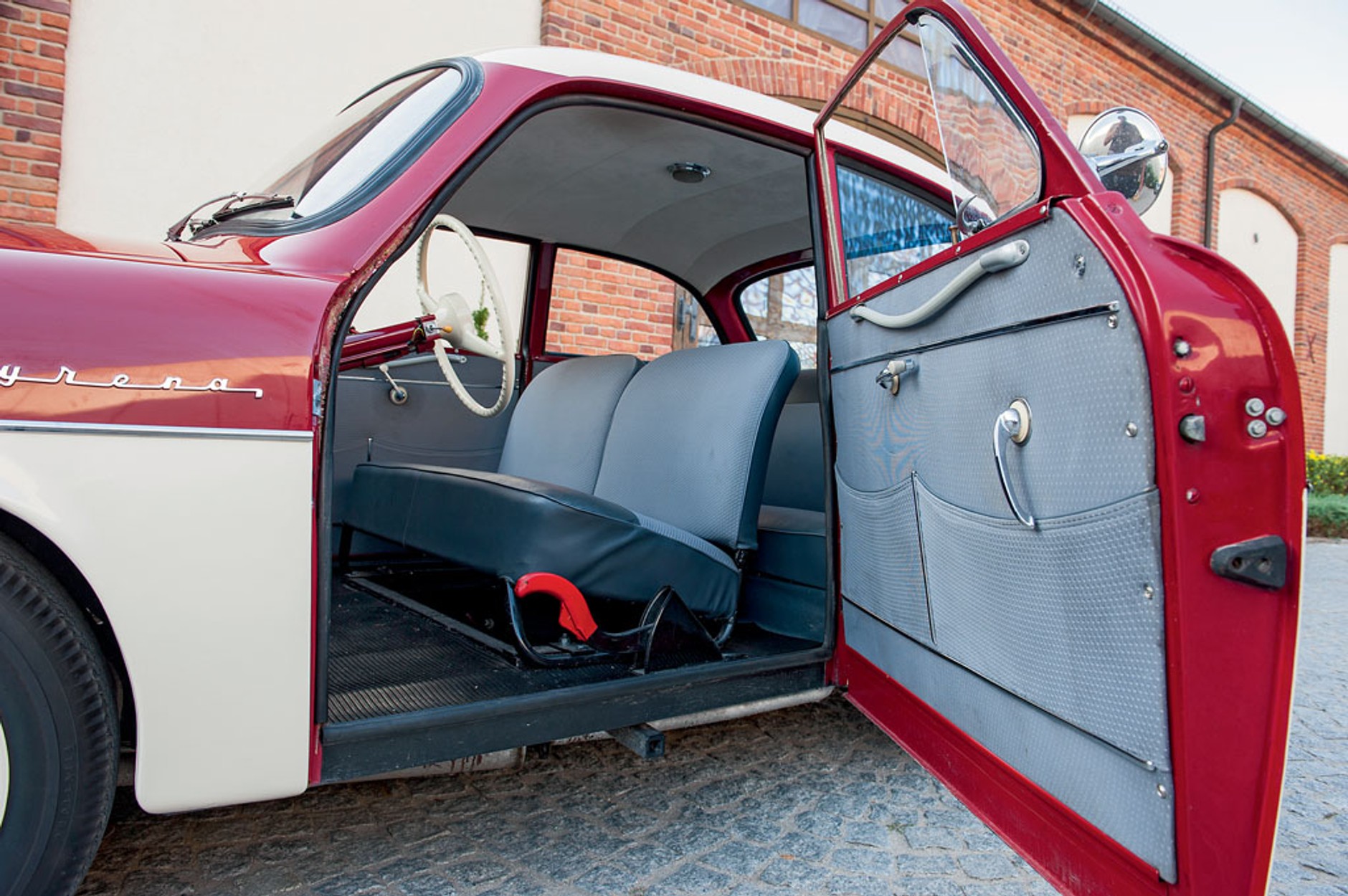 Syrena 100 - klasyk który zmienił historię