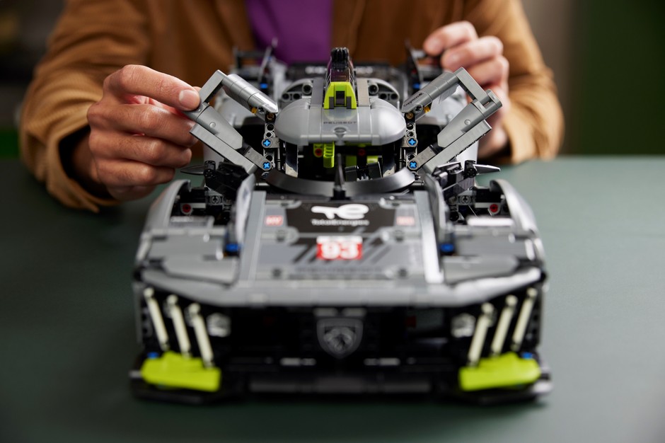 Peugeot 9X8 z LEGO, zestaw nr 42156