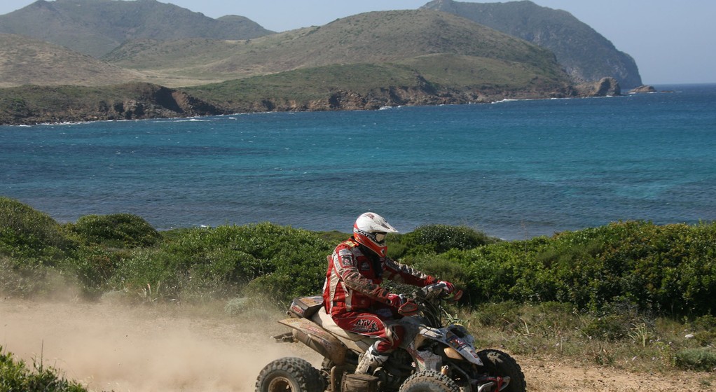 Rajd Sardynii 2010: Sonik z problemami, ale wciąż na czele (3. etap)