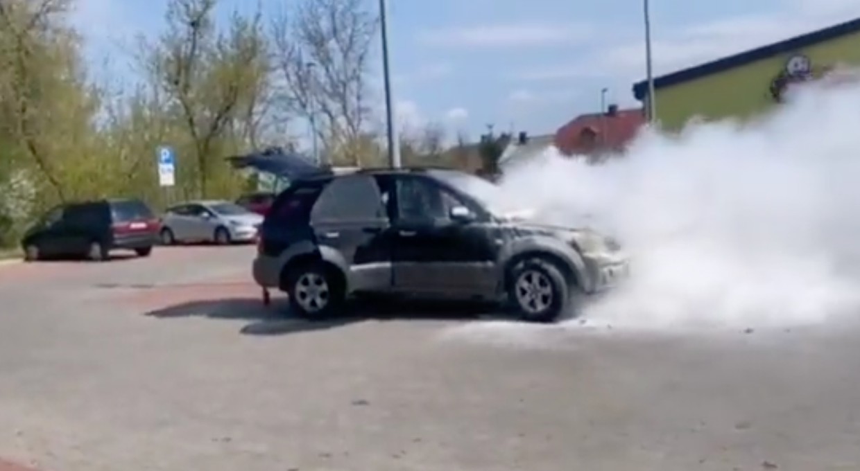 Pojechał do Biedronki samochodem, wrócił już bez auta [Nagranie]