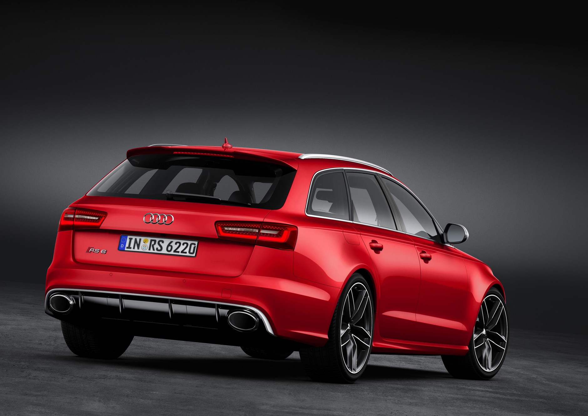 Nowe Audi RS6 Avant: z rodziną na tor