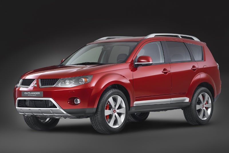 Paryż na żywo: Mitsubishi Outlander