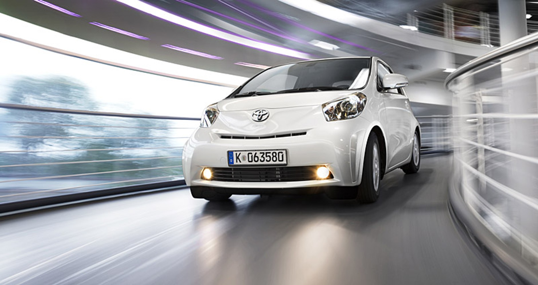 Toyota iQ: sześć nowinek technicznych zwiększających kabinę pasażerską