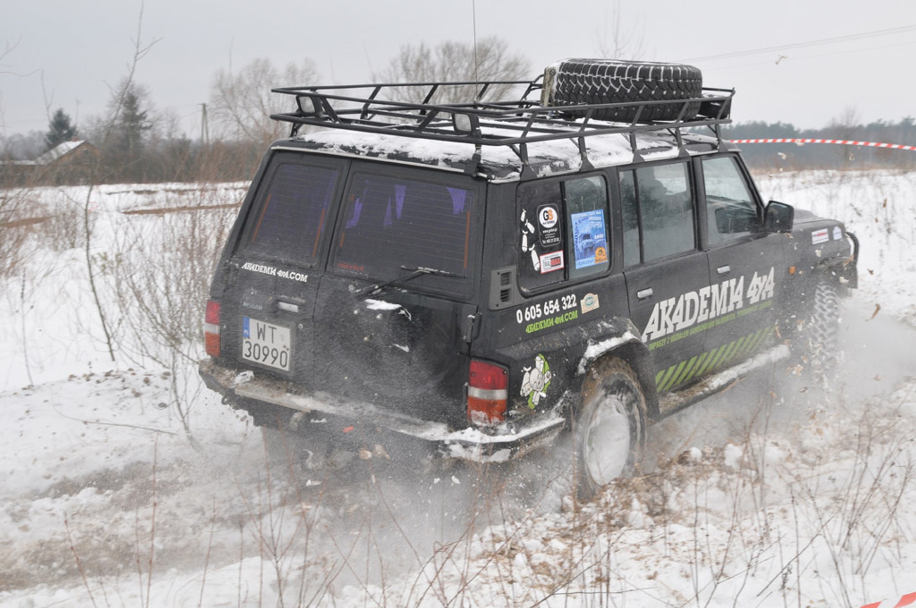 Terenowa integracja „dla choinki” pod znakiem śniegu i mrozu