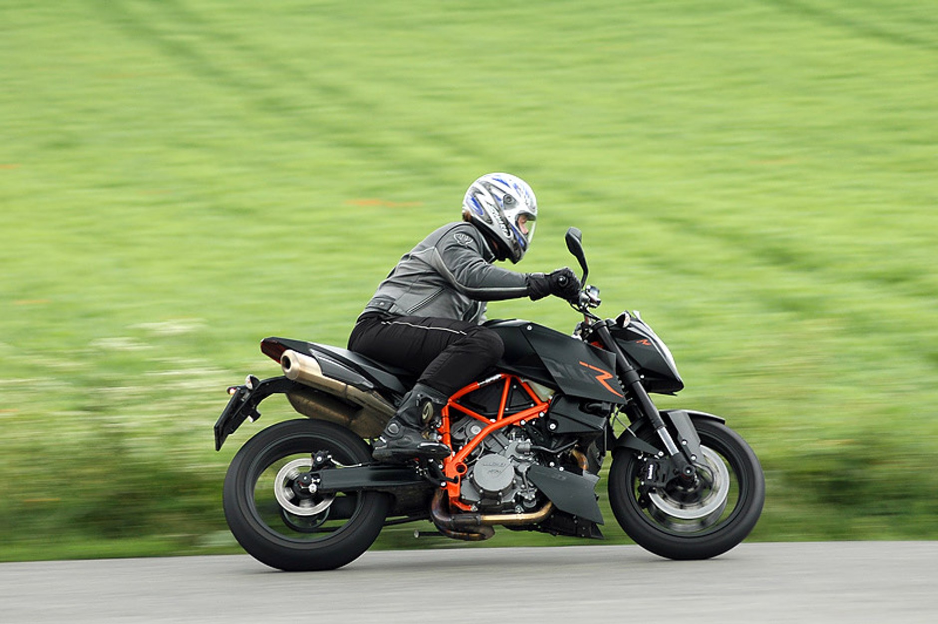 KTM 990 SuperDuke R: Ready to Race