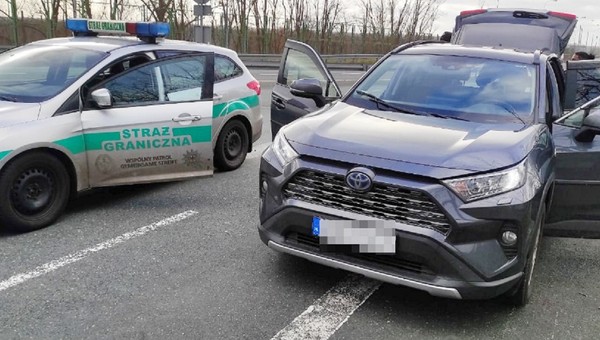 Cudzoziemiec jechał skradzioną Toyotą RAV4. Wpadł na granicy polsko-niemieckiej