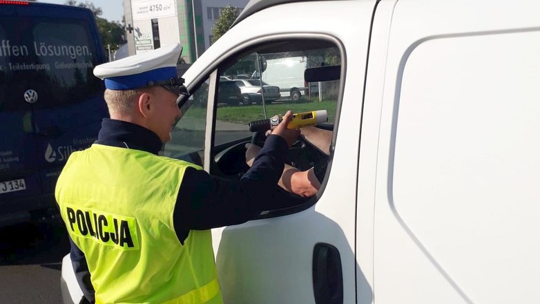 Policyjna kontrola alkomatem