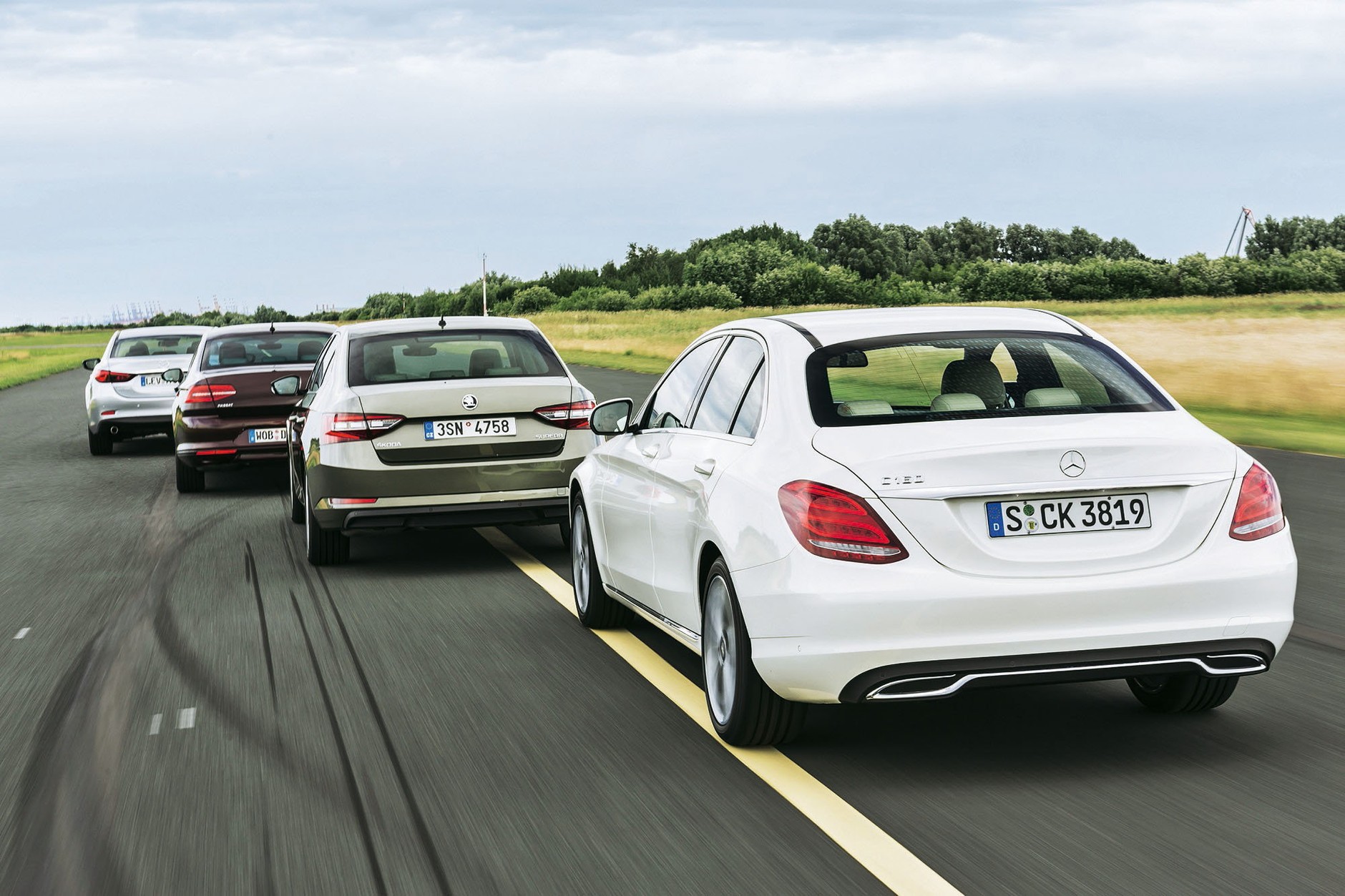 Porównanie: Mazda 6 2.0 Skyactiv-G, Mercedes C160, Skoda Superb 1.4 TSI ACT, Volkswagen Passat 1.4 TSI ACT
