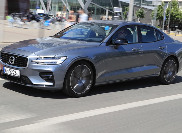 Volvo S60 T5 FWD - sportowy charakter