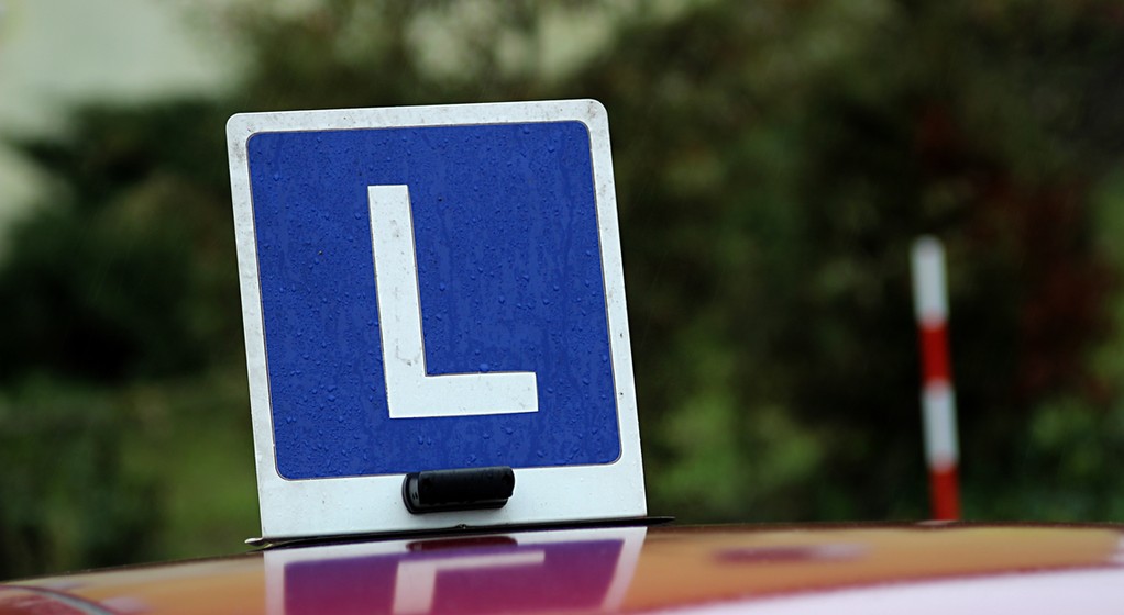 Egzaminator nagle przerwał egzamin na prawo jazdy. Kursant był nietrzeźwy. Zdjęcie ilustracyjne