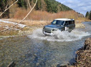 Land Rover Defender – prosto w nieznane