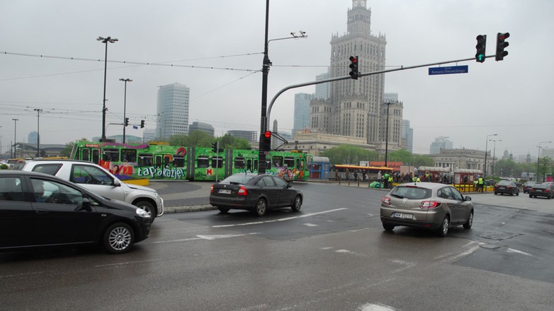 Zakręcone skrzyżowanie - Naucz się jeździć po rondzie