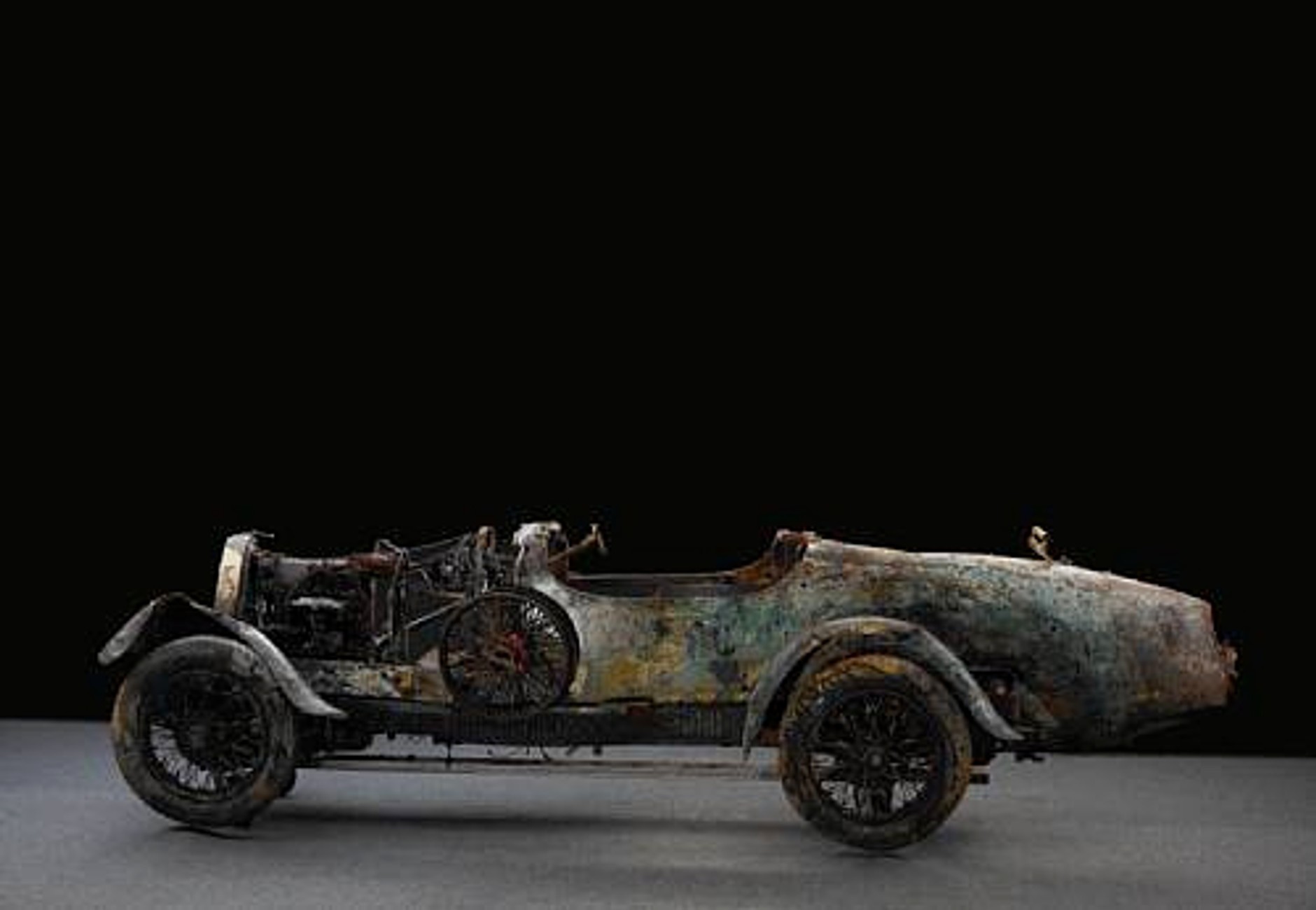 Kupa złomu Bugatti, należąca do Polaka, warta 400 tys. zł