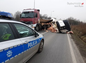 Kłopoty przy autostradzie A4 - droga zablokowana przez mięso