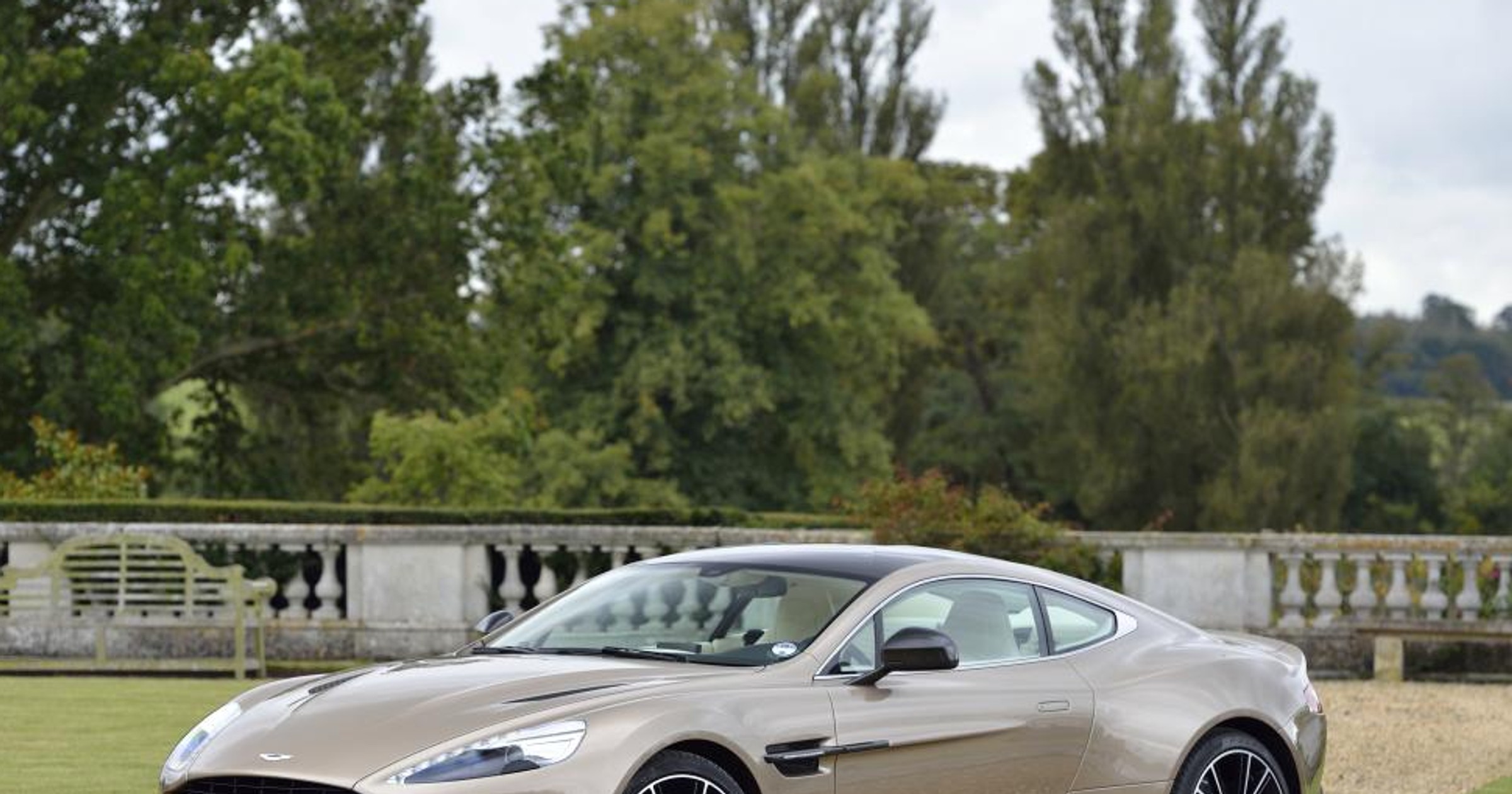 Jak jeździ Aston Martin Vanquish?