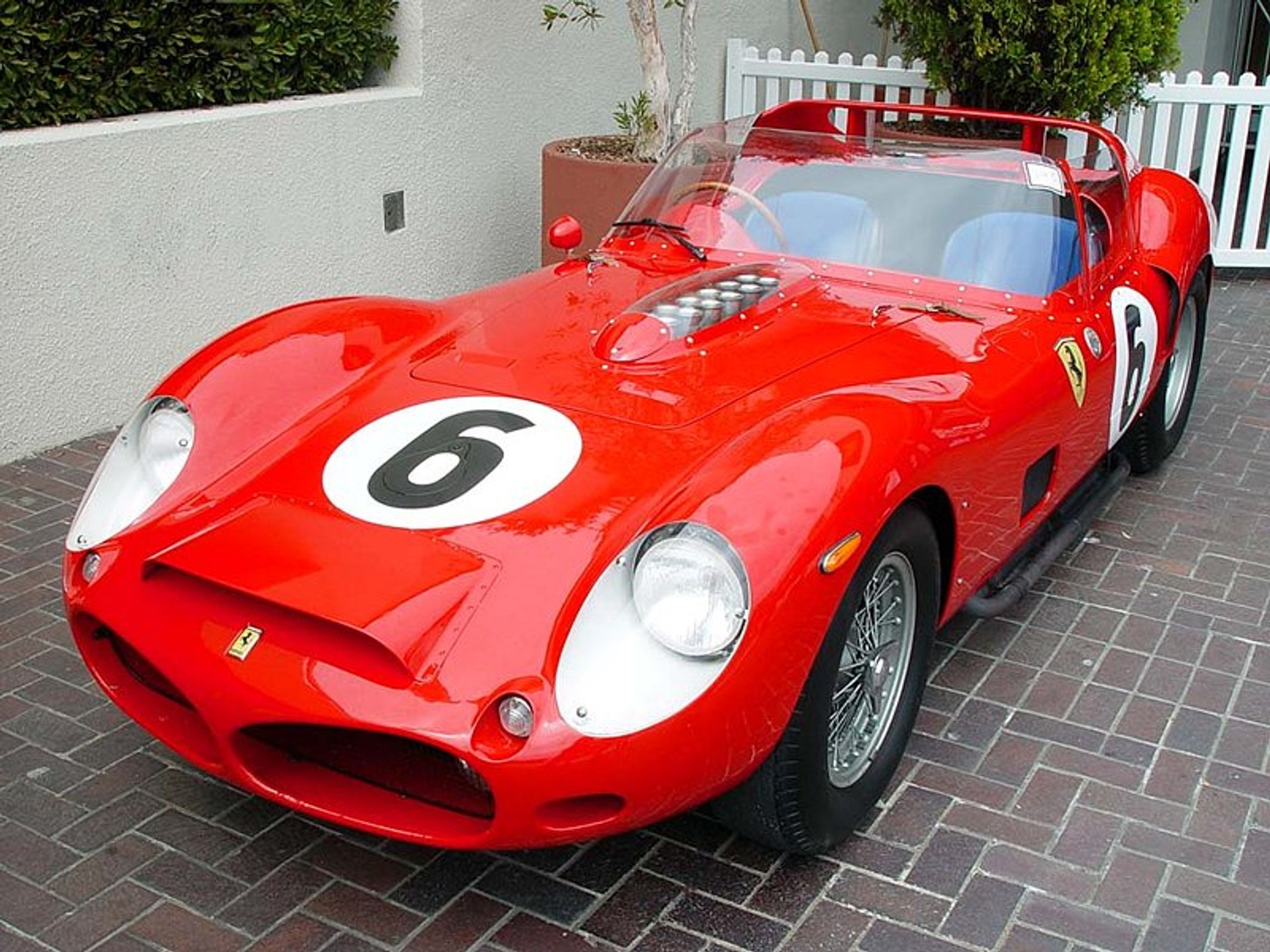 Kolejna okazja dla majętnych fanów Ferrari