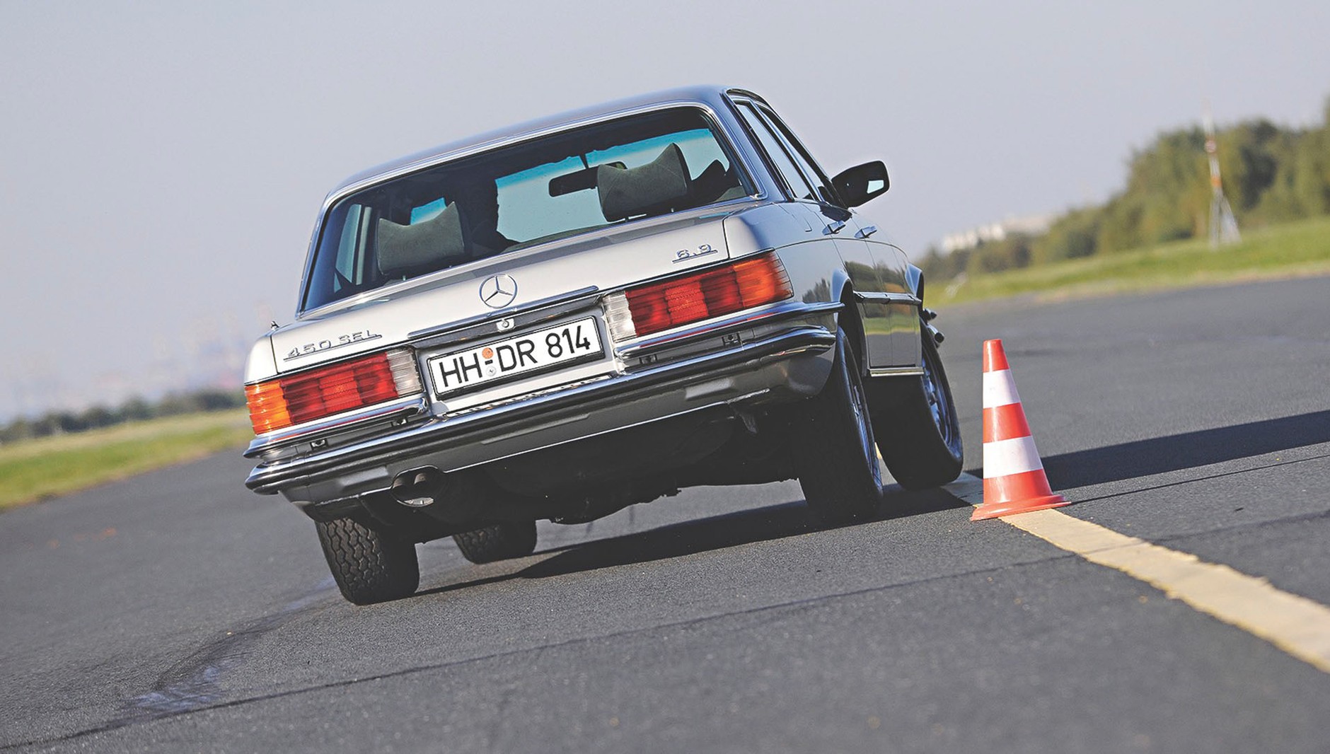 Mercedes 450 SEL 6.9 - potęga pojemności