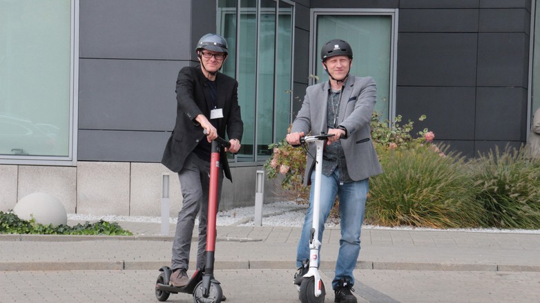 Seat eXS kontra Fiat 500 F85W - która hulajnoga lepsza?