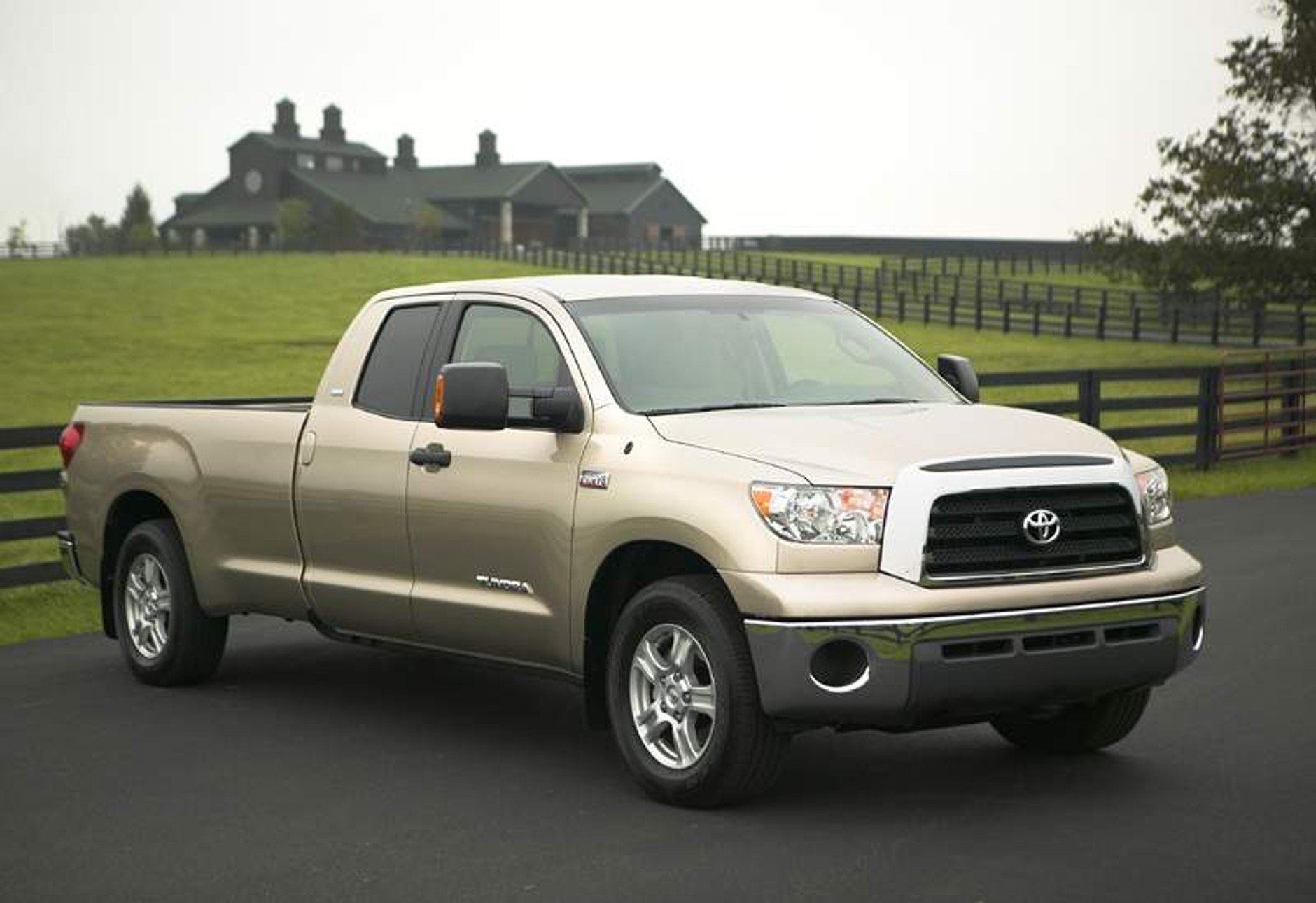 Toyota Tundra Long Bed: na jelenie i do pracy