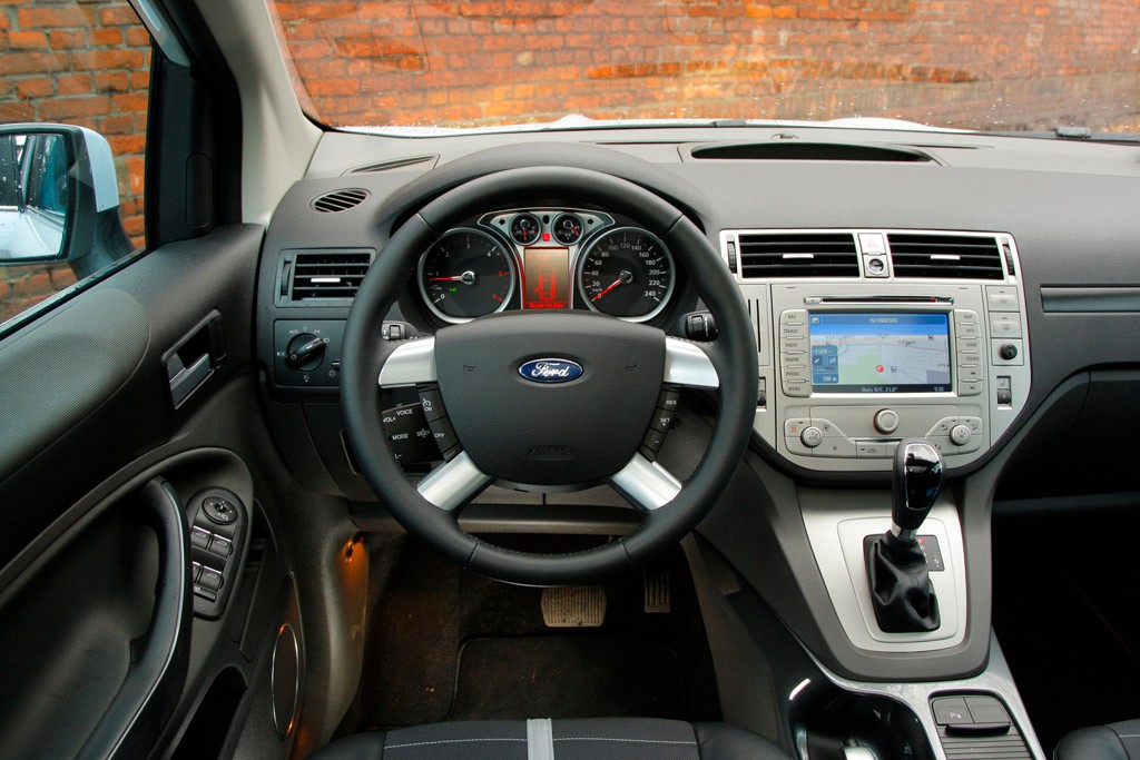 Ford Kuga: sportowy SUV z automatem