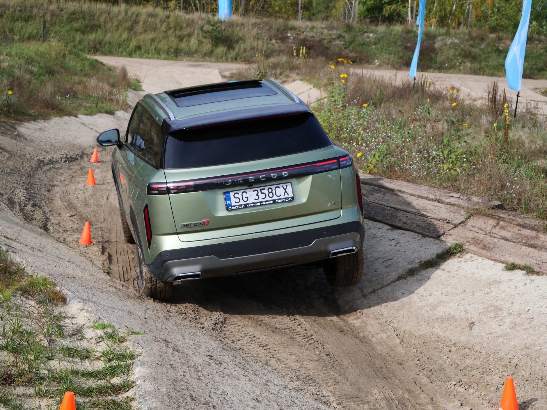 Jaecoo J7 na torze offroadowym