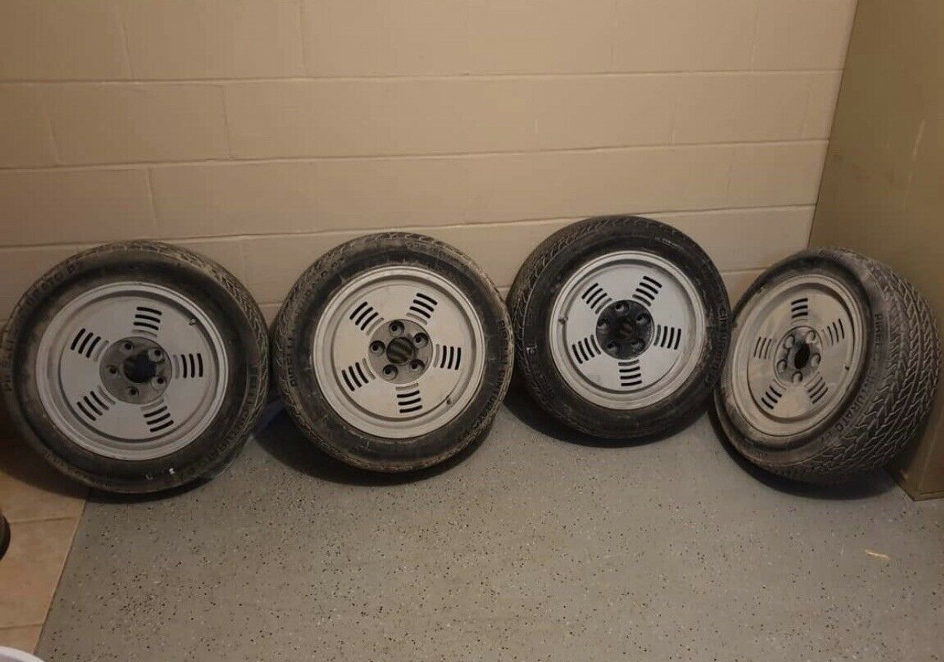 Magnezowe felgi do BMW M1 wystawione na Ebayu